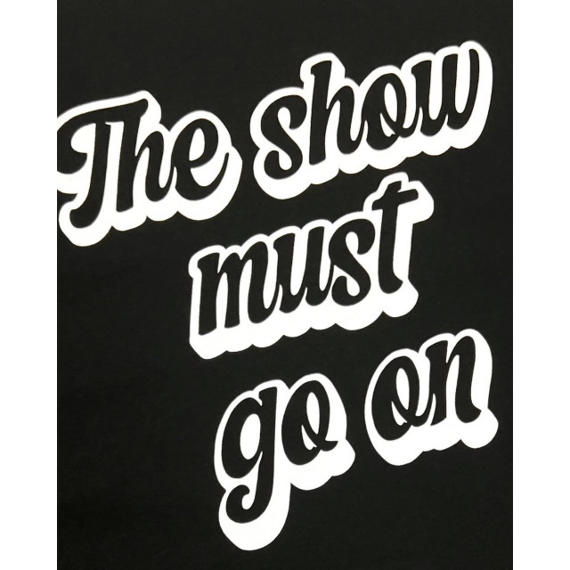 2ND CLOSET THE SHOW MUST GO ON PRINTED T-SHIRT