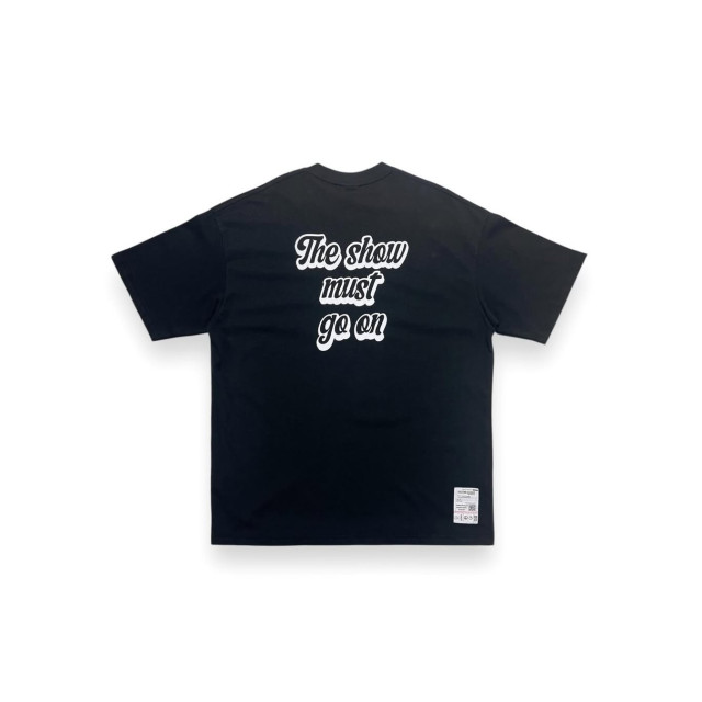 2ND CLOSET THE SHOW MUST GO ON PRINTED T-SHIRT