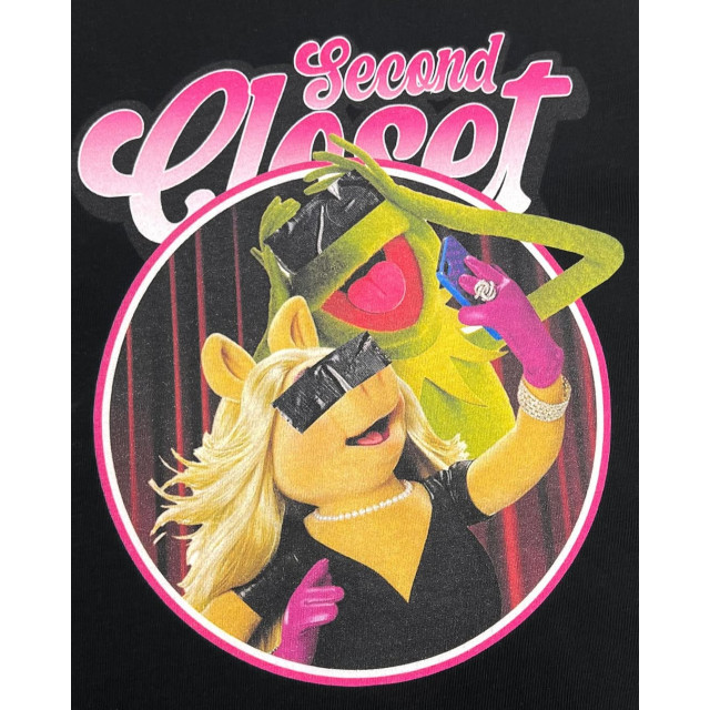 2ND CLOSET THE SHOW MUST GO ON PRINTED T-SHIRT