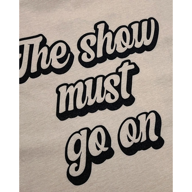 2ND CLOSET THE SHOW MUST GO ON PRINTED T-SHIRT