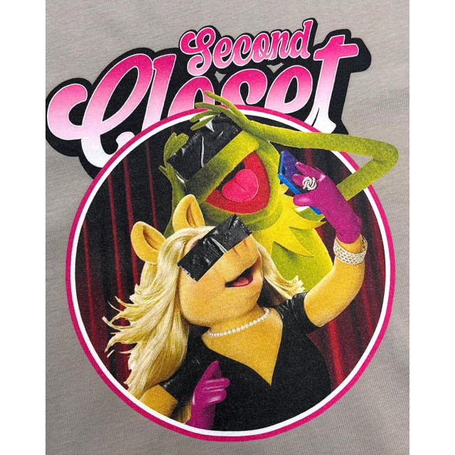 2ND CLOSET THE SHOW MUST GO ON PRINTED T-SHIRT