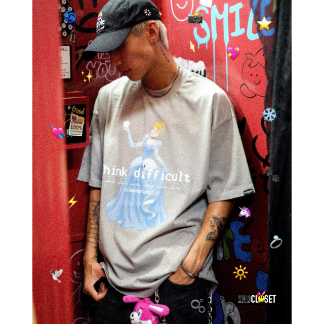 2ND CLOSET THINK DIFFICULT CINDERALLA PRINTED T-SHIRT