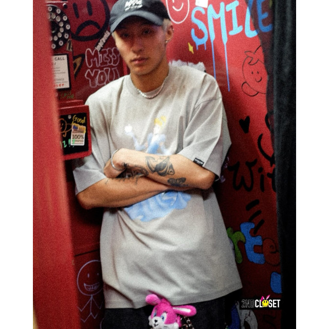 2ND CLOSET THINK DIFFICULT CINDERALLA PRINTED T-SHIRT