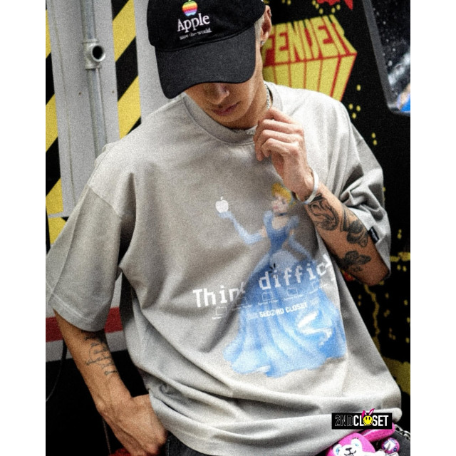 2ND CLOSET THINK DIFFICULT CINDERALLA PRINTED T-SHIRT